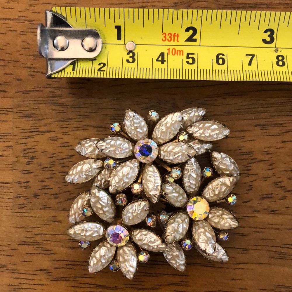 Silver Floral Accented Brooch - Picture 3 of 3